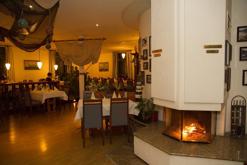 Hotel & Restaurant Lenzer Krug Malchow  Dış mekan fotoğraf